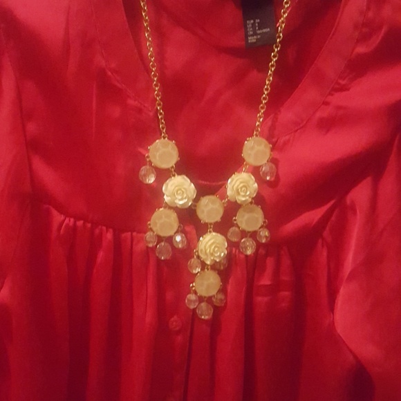 BLOUSE AND NECKLACE ..2FOR1 DEAL - Picture 2 of 4